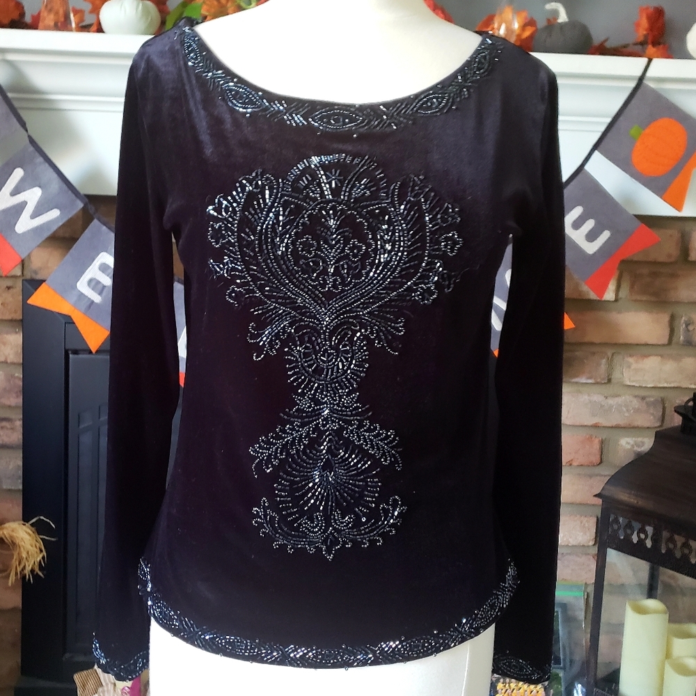 Pave by Eva Blue black velvet embossed medium top